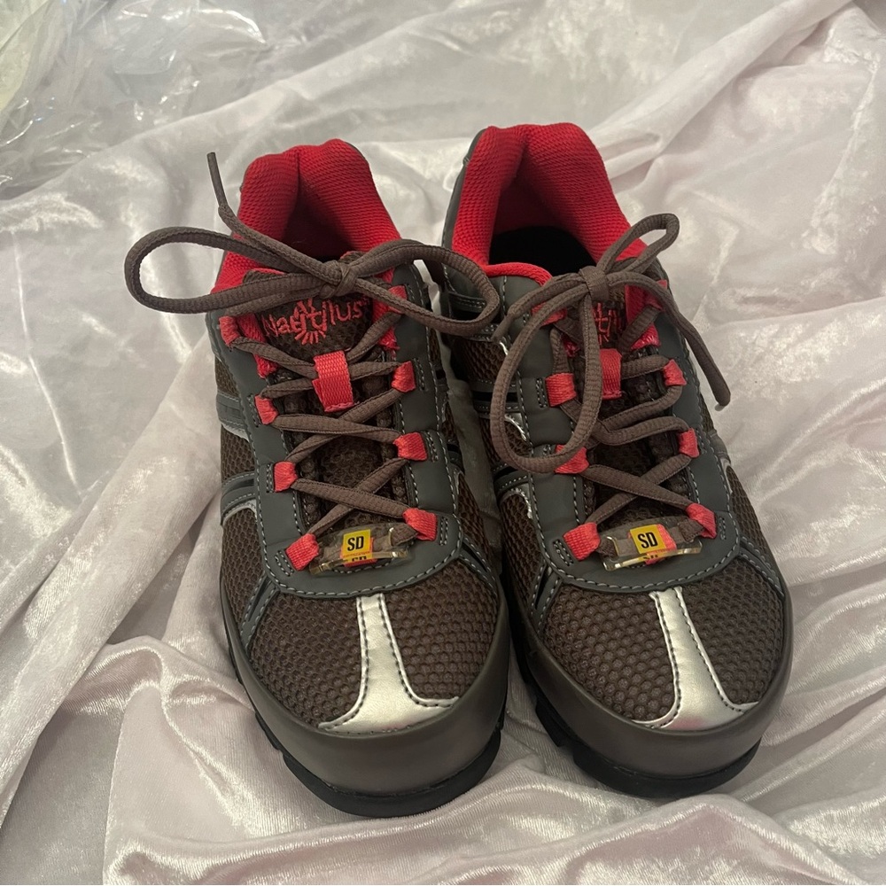 Nautilus pink and grey steel toe work shoes